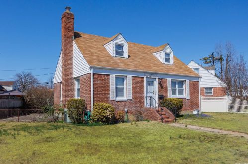 86 Diamond St, Floral Park NY  11003-4216 exterior