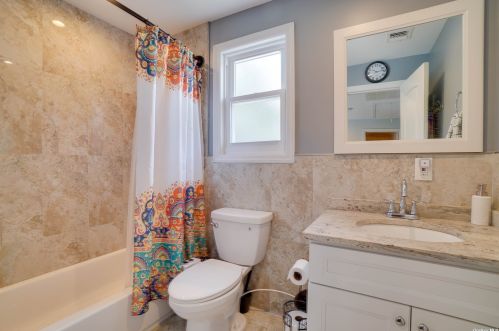 207 Butler St, Westbury NY  11590-3129 exterior