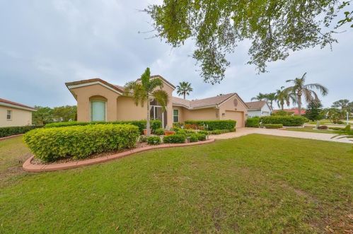 1307 Crystal Greens Dr, Ruskin, FL 33573-4422