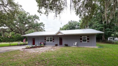 16047 3rd St, Umatilla, FL 32784-9102