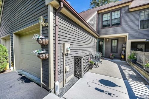 43 Lexington Ln, West Milford Lakes, NJ 07480-4912