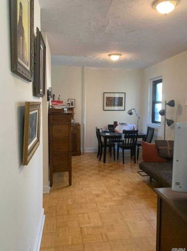 21-15 33rd St, Long Island City NY  11105-2024 exterior