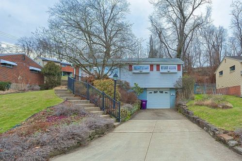 166 Holiday Park Dr, Pittsburgh, PA 15239-2358