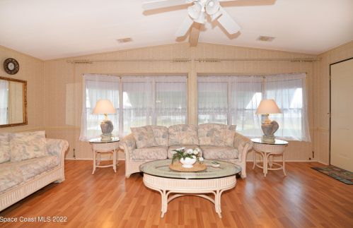 905 Hyacinth Cir, Sebastian, FL 32976-7668