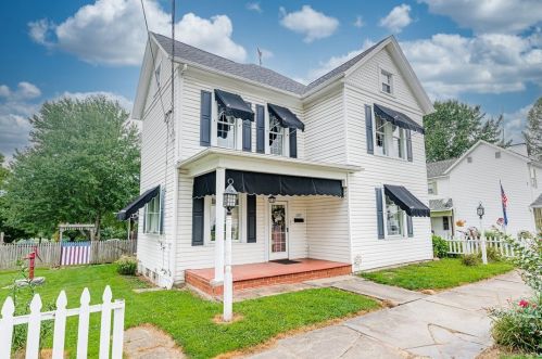 107 Washington St, Grays Landing, PA 15461-1811