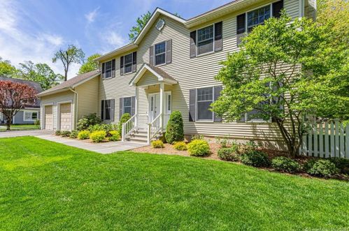 176 Nichols Ave, Stamford CT  06905-2228 exterior