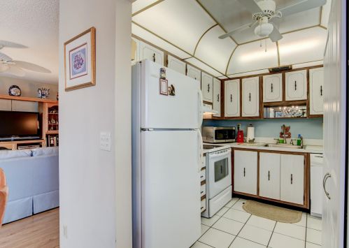 576 Burgundy L, Delray Beach FL  33484-4908 exterior