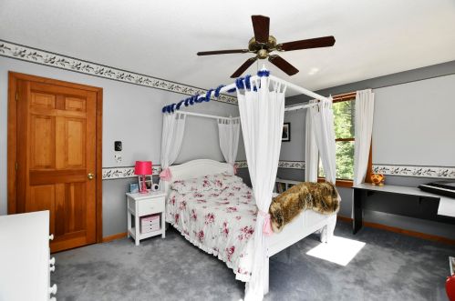 44 Tolend Rd, Dover NH  03820-5501 exterior