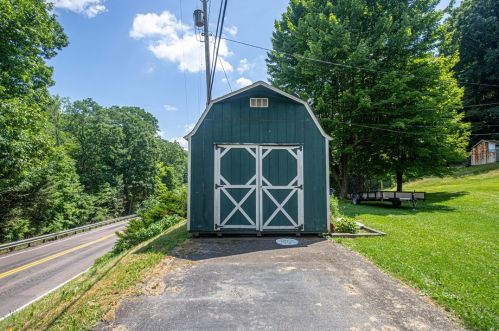 611 Mae West Rd, Listonburg, PA 15424-2019