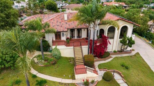 206 Alta Mesa Dr, Vista, CA 92084-5319