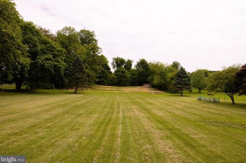737 County Park Rd, Pottstown, PA 19465-8809