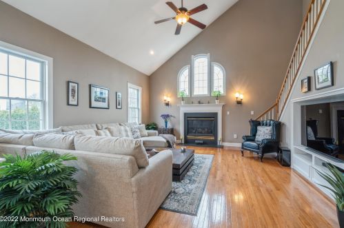 1 Vail Ln, East Freehold NJ  07728-8487 exterior