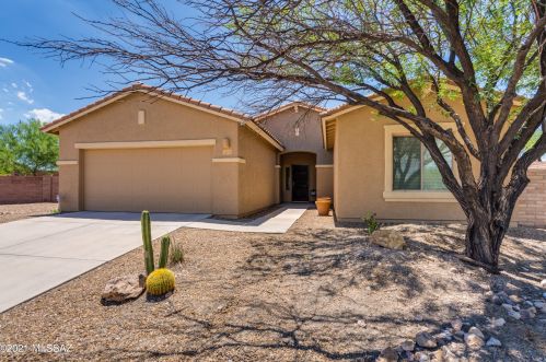 8131 Wayward Star Dr, Tucson, AZ 85743-7349