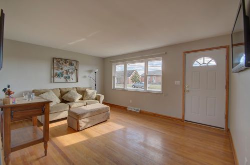 17 Robinson Rd, Newport, KY 41076-1504