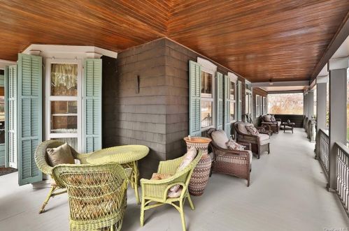 245 Cherry Ln, Airmont, NY 10901-6724