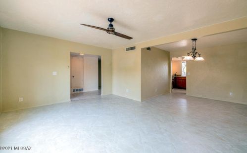 9440 Vallarta Dr, Tucson, AZ 85749-8160