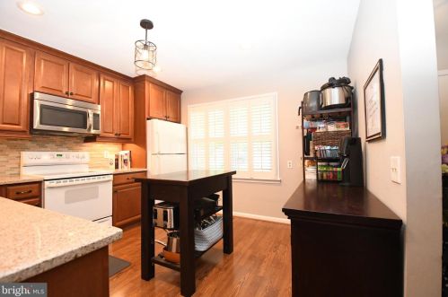 8909 Grandstaff Ct, Springfield VA  22153-1145 exterior