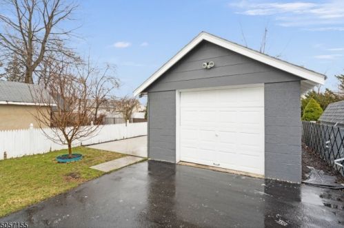 17 Woodside Ave, Little Falls NJ  07424-1315 exterior