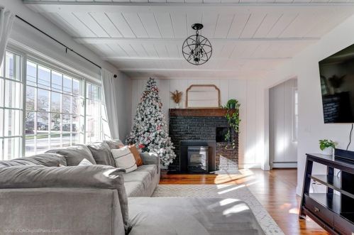 12 Cypress Ave, Tiverton RI  02878-1416 exterior
