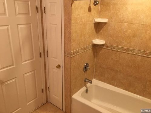 26 Lee St, Elmwood Park NJ  07407-1519 exterior