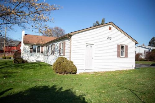 698 Dogwood Rd, Walnutport PA 18088-9522 exterior