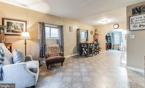 102 Halcyon Dr, New Castle, DE 19720-1241