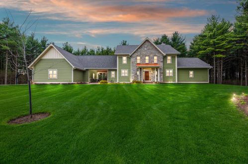 36098 Ravinia Park Blvd, Oconomowoc, WI 53066-9204