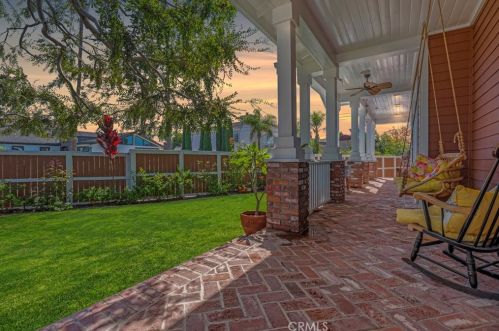 5250 Appian Way, Long Beach CA  90803-1901 exterior