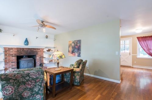 135 Brookside Dr, North Kingstown RI  02852-2005 exterior