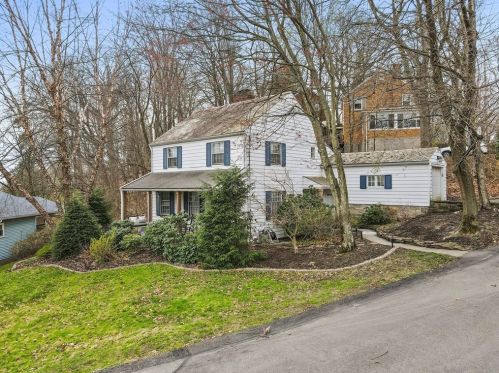 727 Summit St, Moon Twp, PA 15108-1739