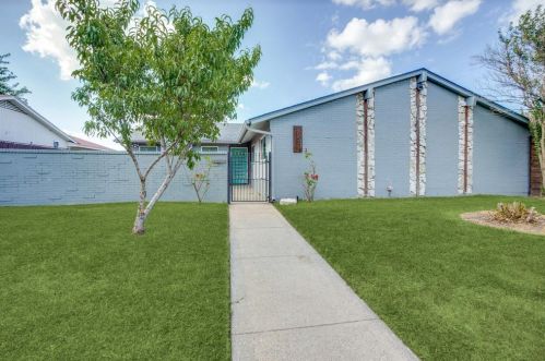 2131 Blossom Ln, Richardson TX  75081-4703 exterior
