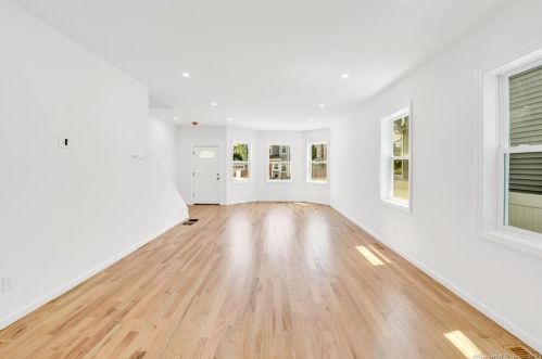 51 5th St, Bridgeport, CT 06607-1312
