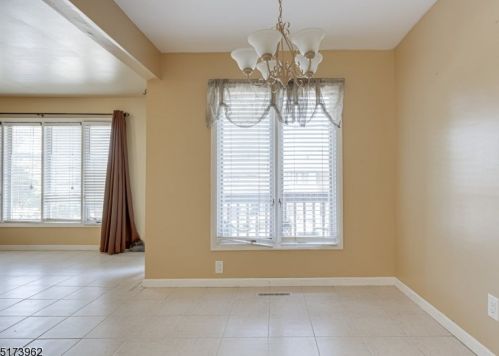 61 Woodland Dr, West Paterson NJ  07424-3707 exterior