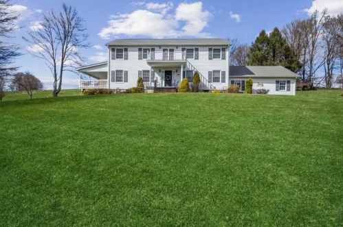 3032 Cobblestone Rd, New Hamburg, NY 12590-3976
