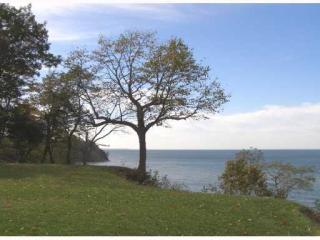 135 Lake Haven Ct, Erie, PA 16511-1601