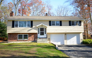 74 Palisade Ave, Bridgeport CT  06610-2220 exterior