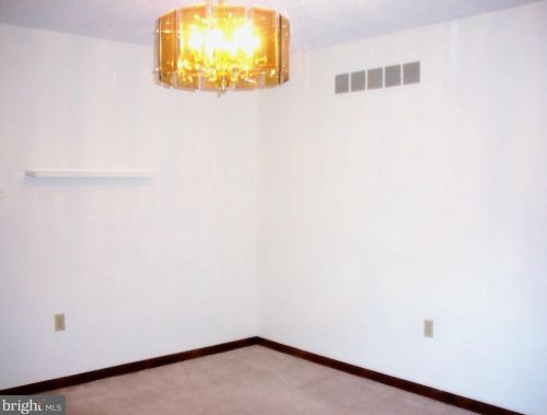 18 Crossley Dr, Dover DE 19901-5801 exterior