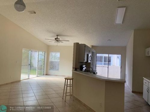 20724 3rd Ct, Hollywood, FL 33029-3520
