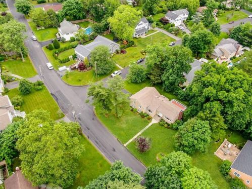 16 Bonwit Rd, Rye Brook NY  10573-1936 exterior