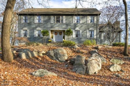 35 Daniel Ln, Kinnelon, NJ 07405-2854