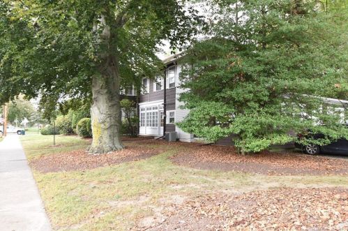 690 Clinton Ave, Bridgeport CT 06605-1702 exterior