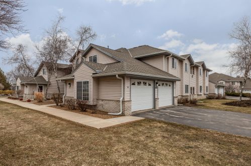 1017 Guthrie Rd, Waukesha, WI 53186-6991