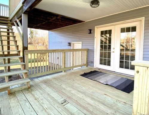 109 Chelsea Rd, New Hamburg NY  12590-5475 exterior