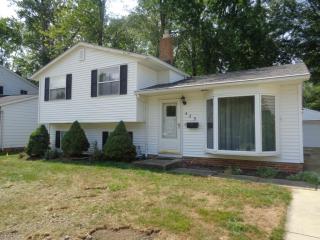 425 Ridgewood Dr, Willoughby, OH 44095-1232