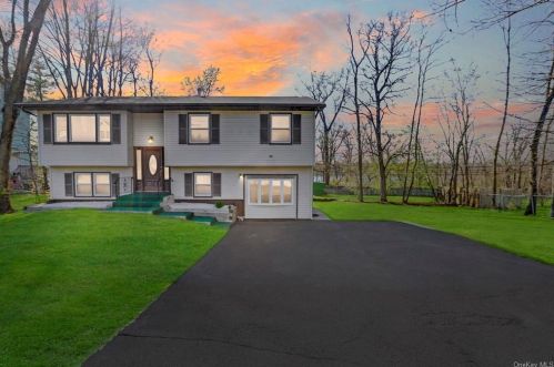28 Lenox Ave, Congers, NY 10920-2408