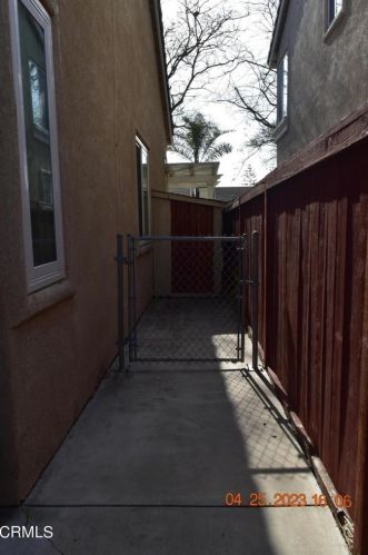 706 Princessa Dr, Oxnard CA  93030-7690 exterior