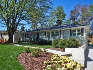 1803 Huntington Rd, Greensboro, NC 27408-7225