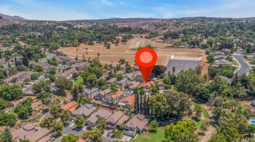 6742 Dove Ln, Riverside CA  92506-5000 exterior