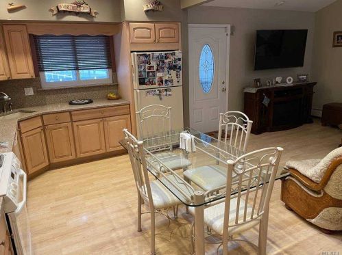 6 Jamie St, Panamoka NY  11961-3119 exterior