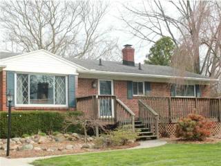 2045 Crest Dr, Toledo, OH 43614-1810